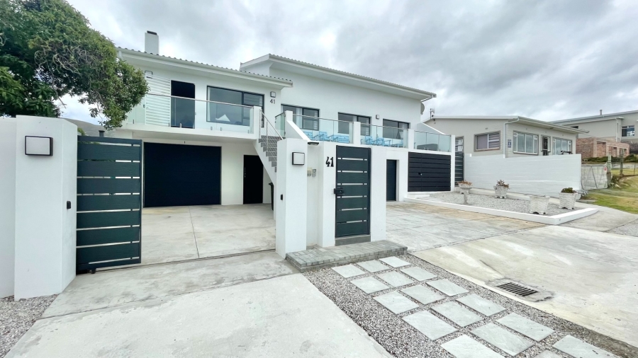 5 Bedroom Property for Sale in Gansbaai Central Western Cape